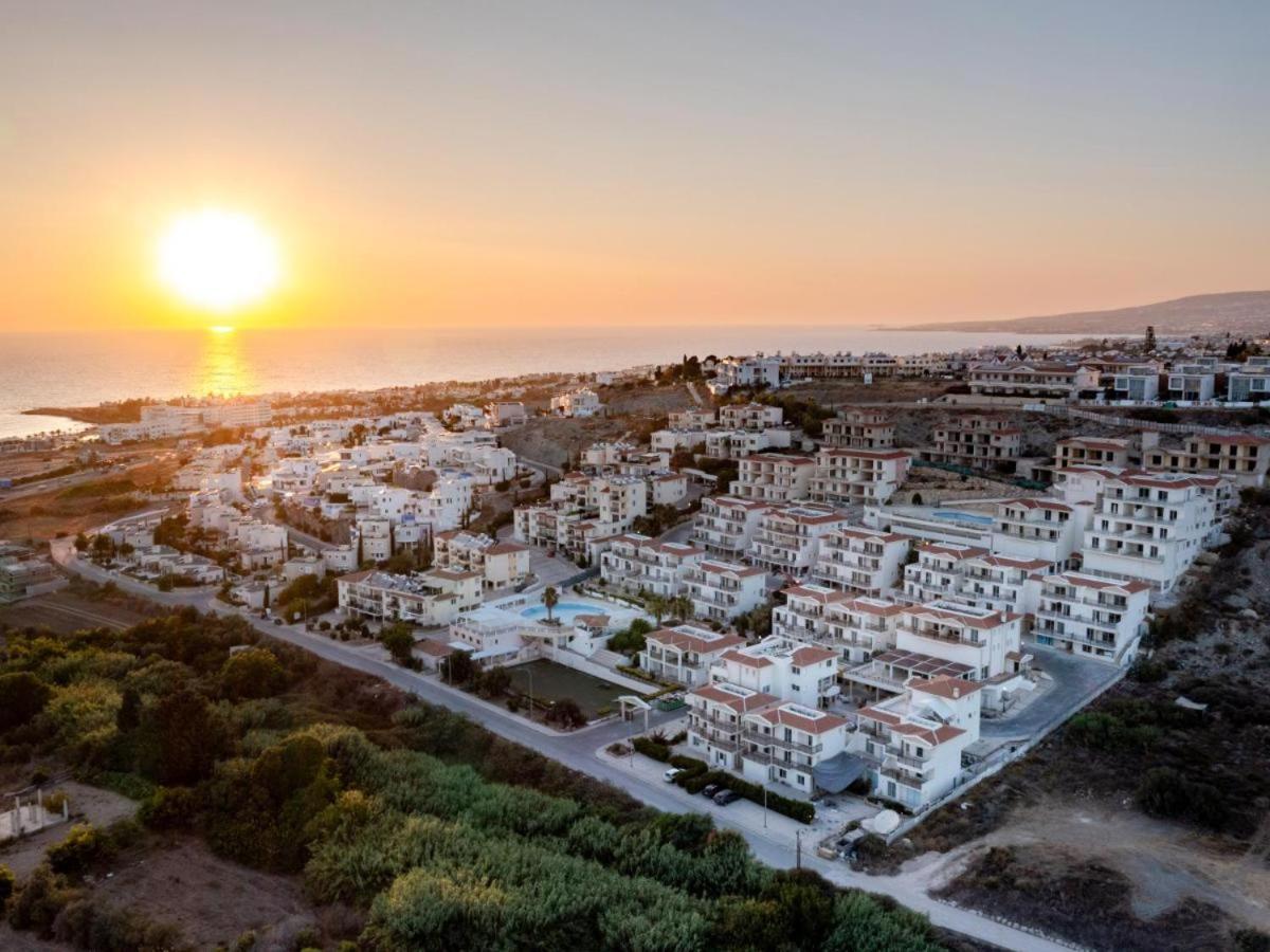 Wellclub - Wellness Family Experience - Seaview Hotell Paphos Eksteriør bilde