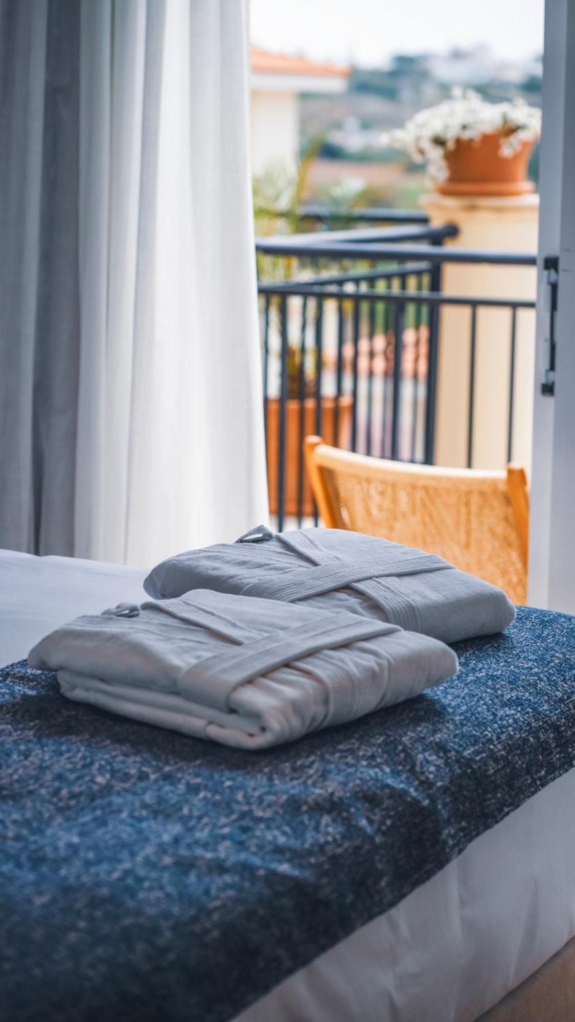 Wellclub - Wellness Family Experience - Seaview Hotell Paphos Eksteriør bilde
